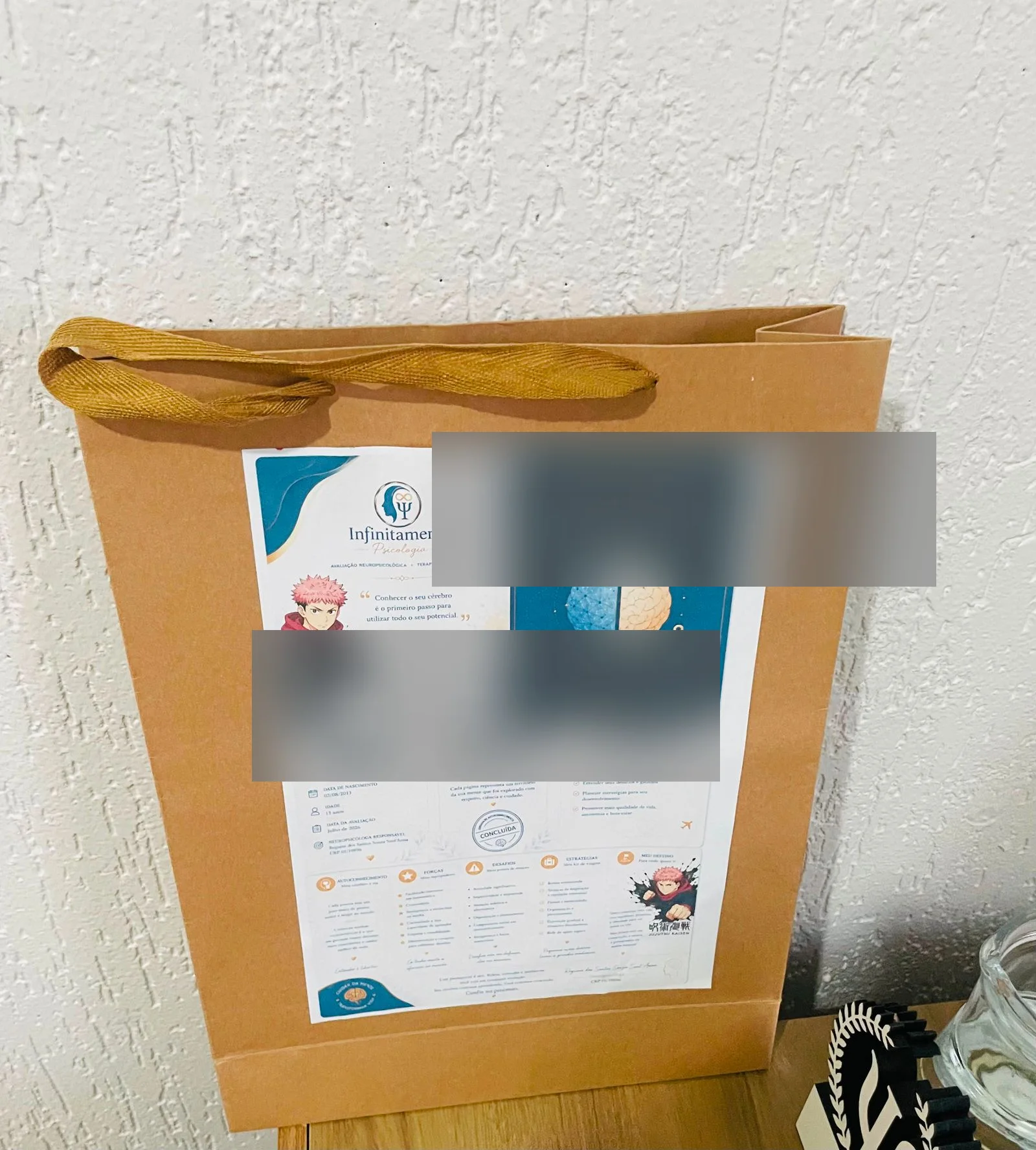 Descobertas em linguagem próxima. Um exemplo de material lúdico e individualizado. Dados pessoais foram preservados.